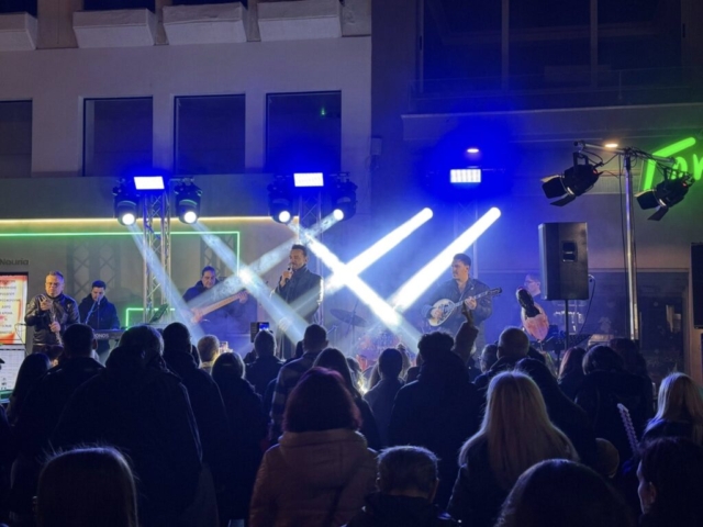 MENIDIATIS XRISTOS LIVE AT KOROPI XMAS