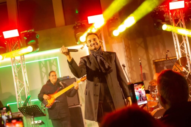 MENIDIATIS XRISTOS LIVE AT KOROPI XMAS