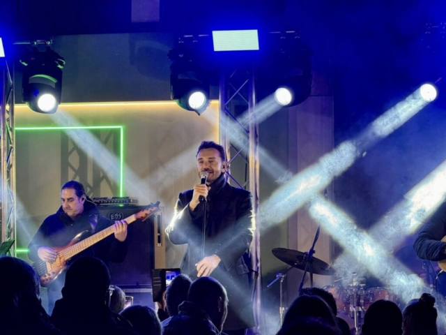 MENIDIATIS XRISTOS LIVE AT KOROPI XMAS