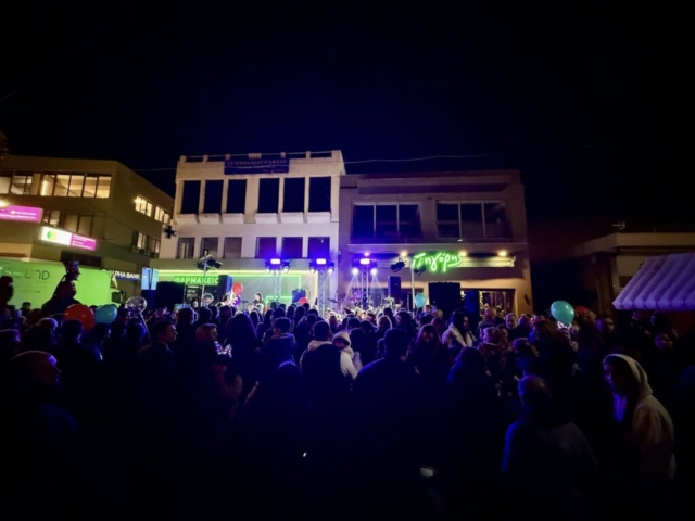 MENIDIATIS XRISTOS LIVE AT KOROPI XMAS