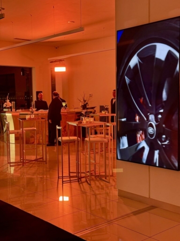 Εκθεσιακό περίπτερο με φωτισμό luxury αυτοκινήτων και συνολικό lighting design