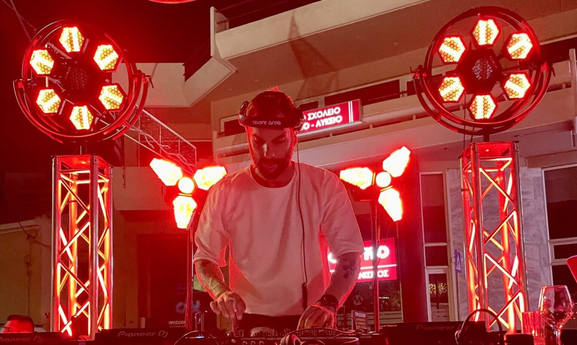 dj εξοπλισμός και dj equipment για γάμους, πάρτι και επαγγελματικές εκδηλώσεις