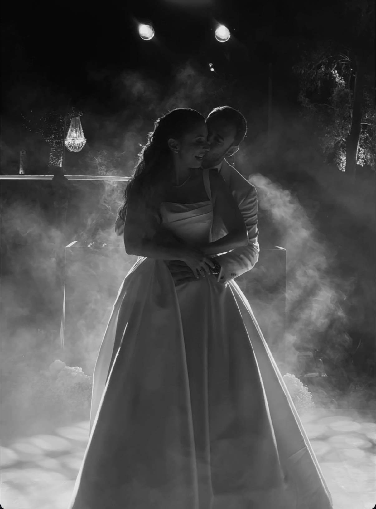 Διακοσμητικός και αρχιτεκτονικός φωτισμός γάμου κατά την τελετή