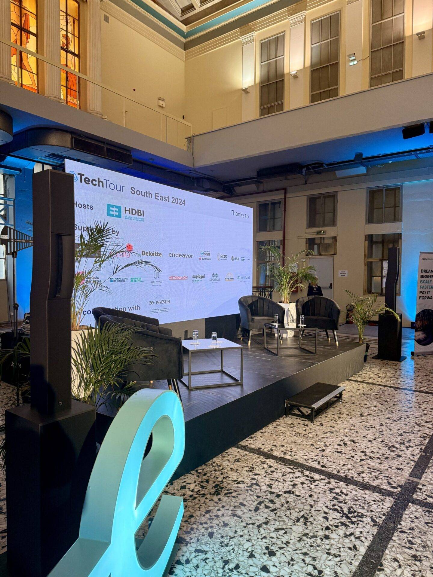 LED wall για παρουσιάσεις σε εταιρική εκδήλωση της Endeavor