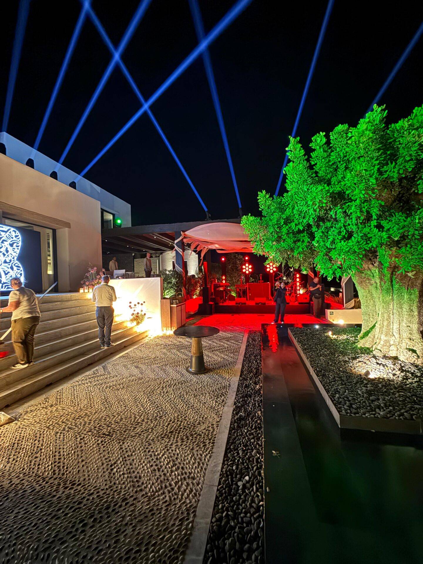 Φωτισμός γάμου και ηχητική κάλυψη με πολυέλαιους και πίστα χορού στην Αθήνα